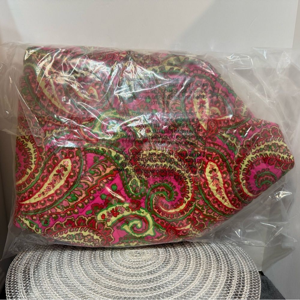 Vera Bradley XL Travel Duffel Bag in Capri Pink NWT - Picture 7 of 7